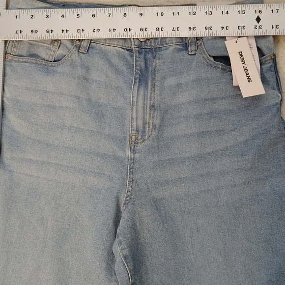DKNY High-Rise Classic Straight-Leg Raw-Hem Jeans. Size 14/32 - Picture 8 of 11